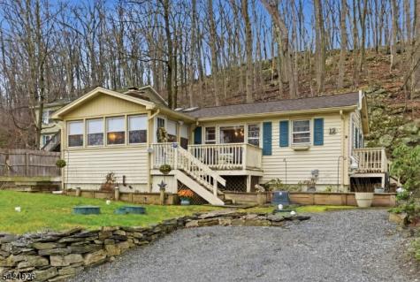 12 Cliffside Terrace Vernon NJ 07461