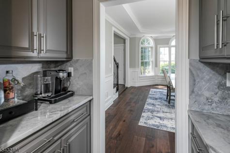 8 Kren Drive Raritan NJ 08551