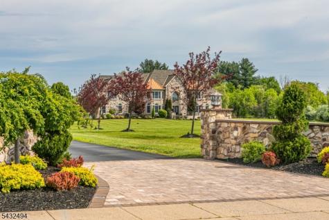 8 Kren Drive Raritan NJ 08551