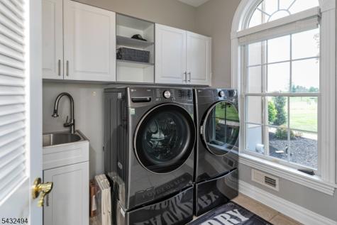 8 Kren Drive Raritan NJ 08551