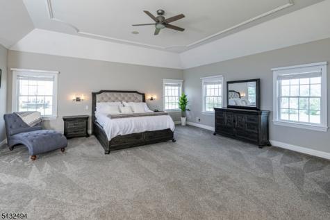 8 Kren Drive Raritan NJ 08551