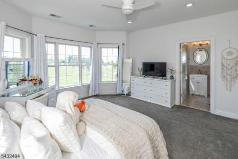 8 Kren Drive Raritan NJ 08551