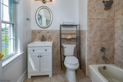 8 Kren Drive Raritan NJ 08551