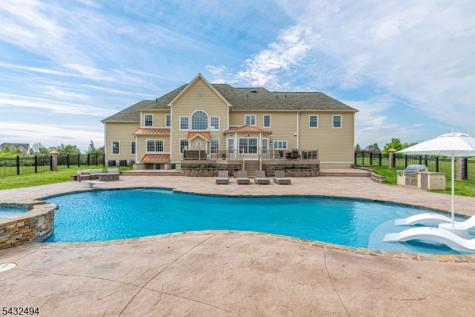 8 Kren Drive Raritan NJ 08551