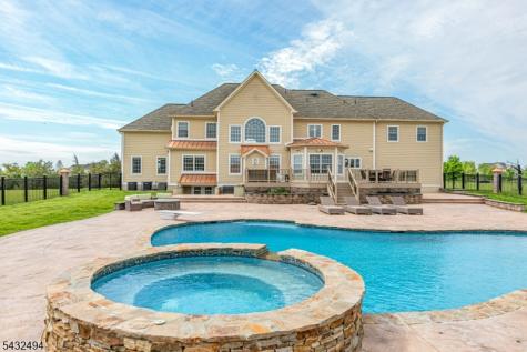 8 Kren Drive Raritan NJ 08551