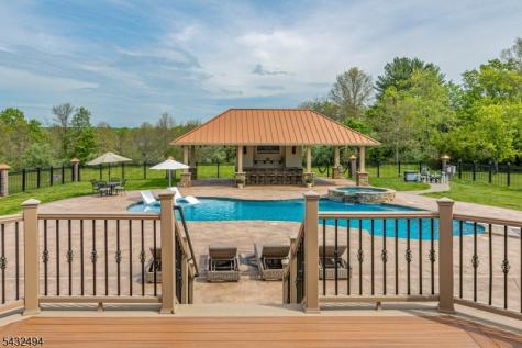 8 Kren Drive Raritan NJ 08551