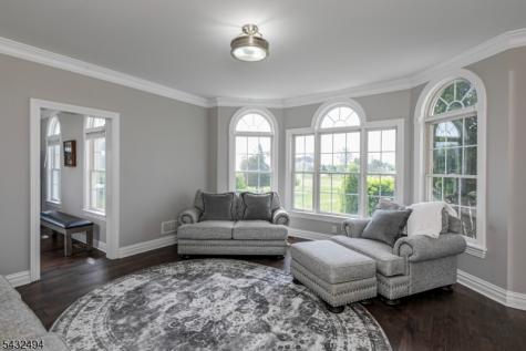 8 Kren Drive Raritan NJ 08551