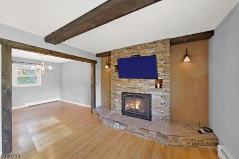 54 Mapledale Avenue Roxbury NJ 07876