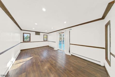54 Mapledale Avenue Roxbury NJ 07876