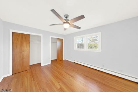 54 Mapledale Avenue Roxbury NJ 07876