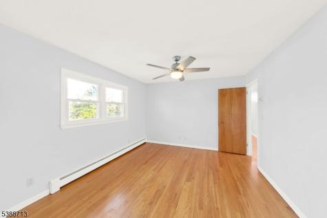 54 Mapledale Avenue Roxbury NJ 07876