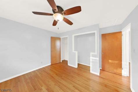 54 Mapledale Avenue Roxbury NJ 07876