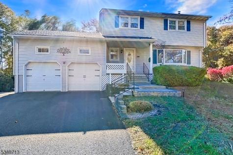 54 Mapledale Avenue Roxbury NJ 07876