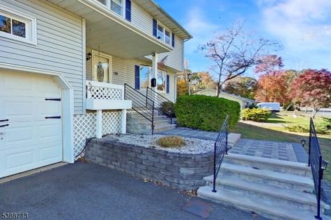 54 Mapledale Avenue Roxbury NJ 07876