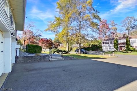 54 Mapledale Avenue Roxbury NJ 07876