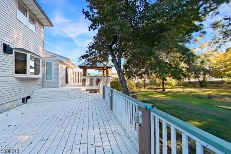 54 Mapledale Avenue Roxbury NJ 07876