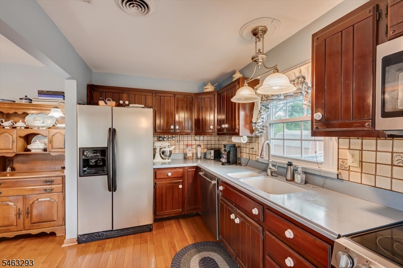 669 Old Post Road Edison NJ 08817