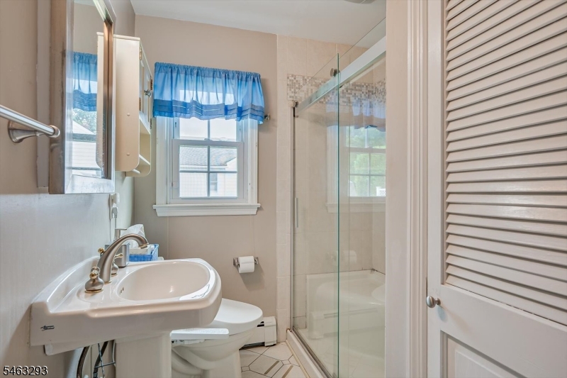 669 Old Post Road Edison NJ 08817
