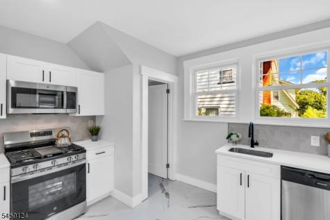 25 Laurel Avenue East Orange NJ 07017