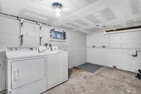 25 Laurel Avenue East Orange NJ 07017