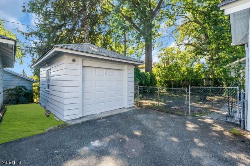 25 Laurel Avenue East Orange NJ 07017