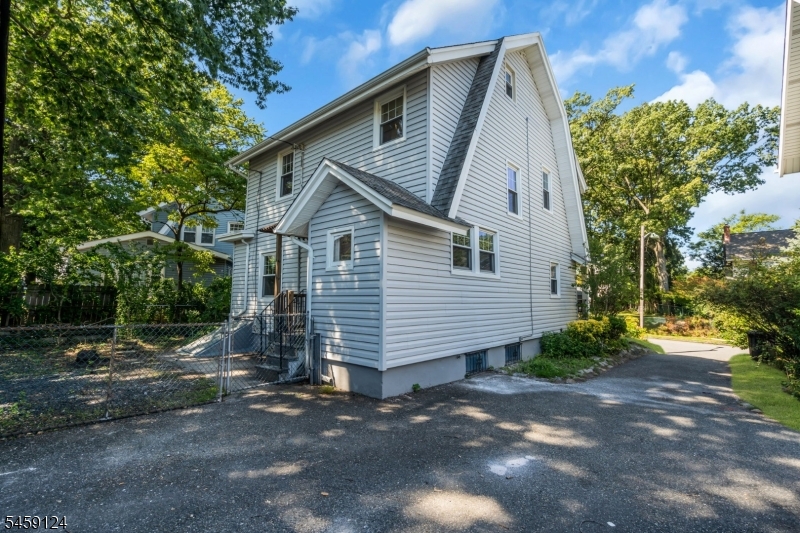 25 Laurel Avenue East Orange NJ 07017