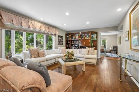 18 Holly Drive Roxbury NJ 07876