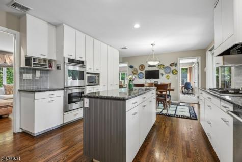 18 Holly Drive Roxbury NJ 07876