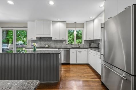 18 Holly Drive Roxbury NJ 07876