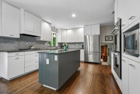 18 Holly Drive Roxbury NJ 07876
