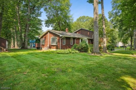 18 Holly Drive Roxbury NJ 07876