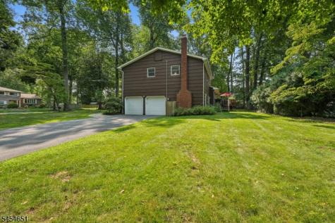 18 Holly Drive Roxbury NJ 07876