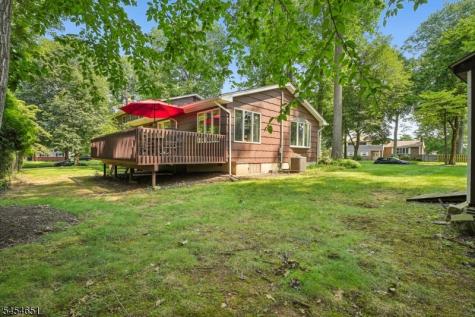 18 Holly Drive Roxbury NJ 07876