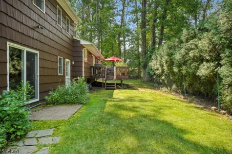 18 Holly Drive Roxbury NJ 07876