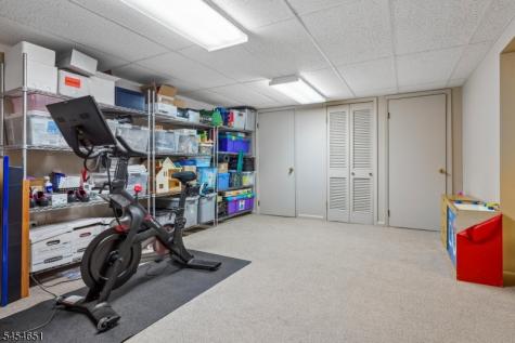 18 Holly Drive Roxbury NJ 07876