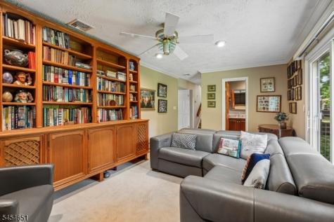 18 Holly Drive Roxbury NJ 07876