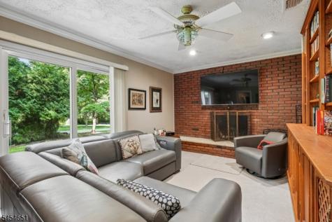 18 Holly Drive Roxbury NJ 07876