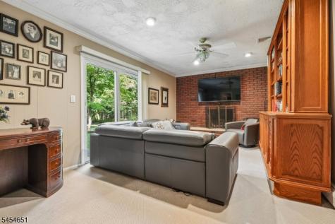 18 Holly Drive Roxbury NJ 07876