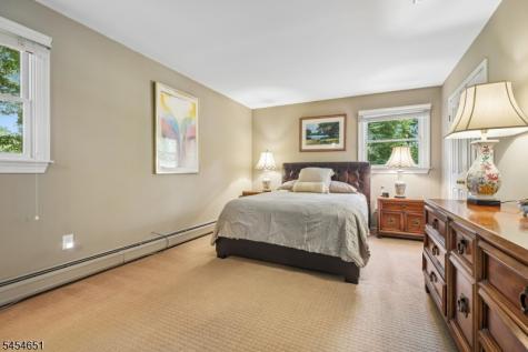 18 Holly Drive Roxbury NJ 07876