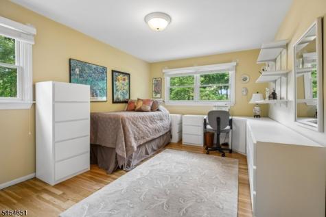 18 Holly Drive Roxbury NJ 07876
