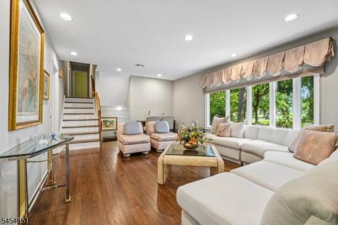 18 Holly Drive Roxbury NJ 07876