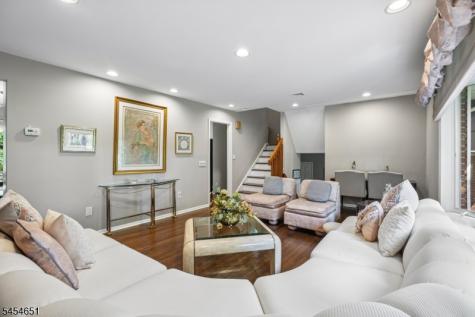18 Holly Drive Roxbury NJ 07876