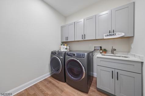 35 Lee Road Livingston NJ 07039