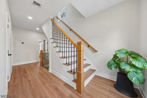 35 Lee Road Livingston NJ 07039