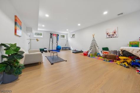 35 Lee Road Livingston NJ 07039