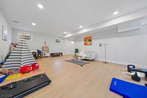 35 Lee Road Livingston NJ 07039