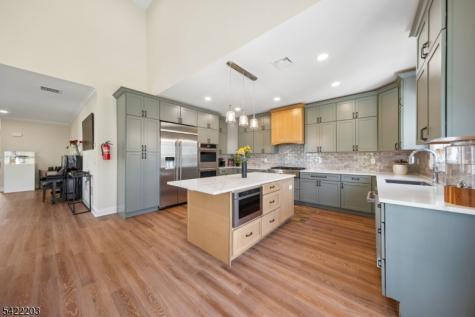 35 Lee Road Livingston NJ 07039