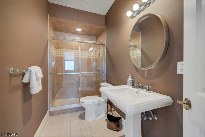 15 Mountainview Court Totowa NJ 07512