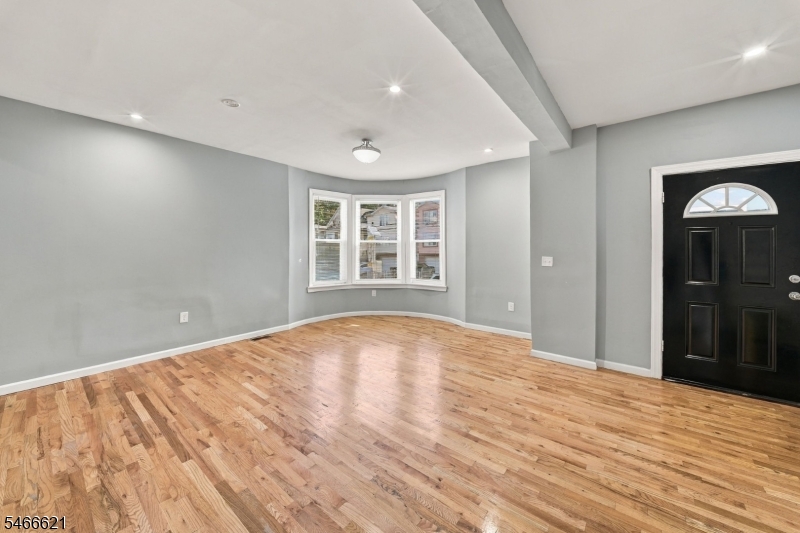 27 Richelieu Terrace Newark NJ 07106