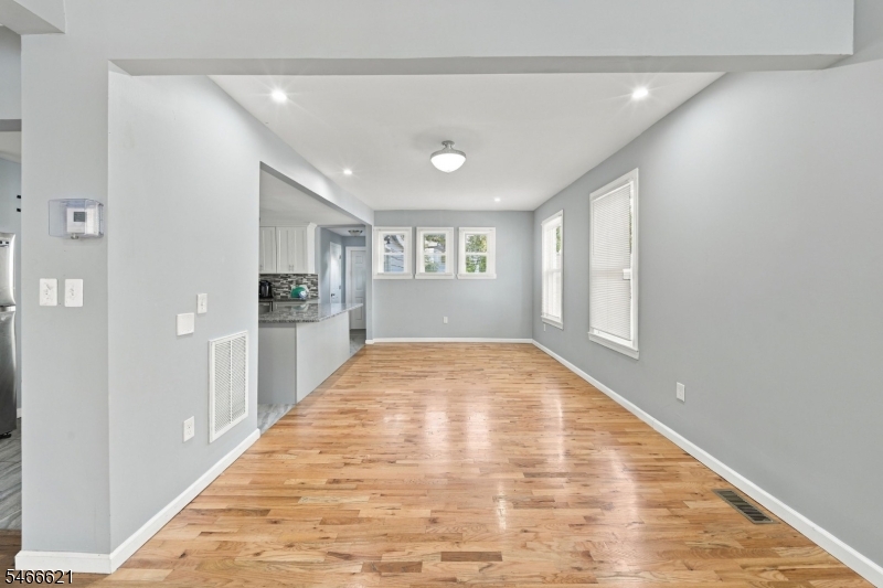 27 Richelieu Terrace Newark NJ 07106